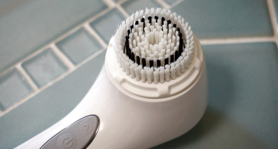 use-a-facial-cleansing-brush